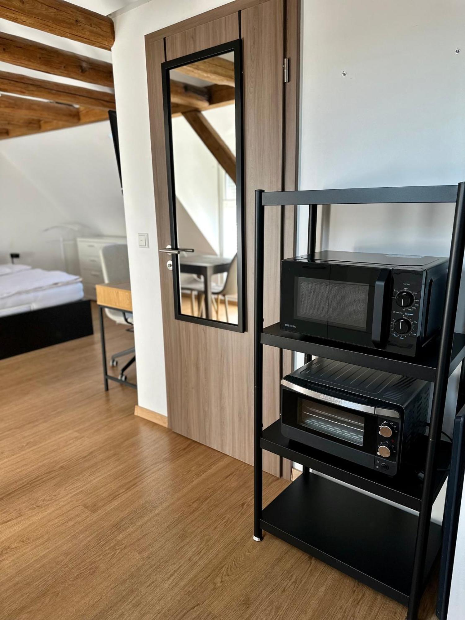 1 Zimmer Wohnung Dg Mit Klimaanlage Und Kleinen Balkon Oedheim Luaran gambar