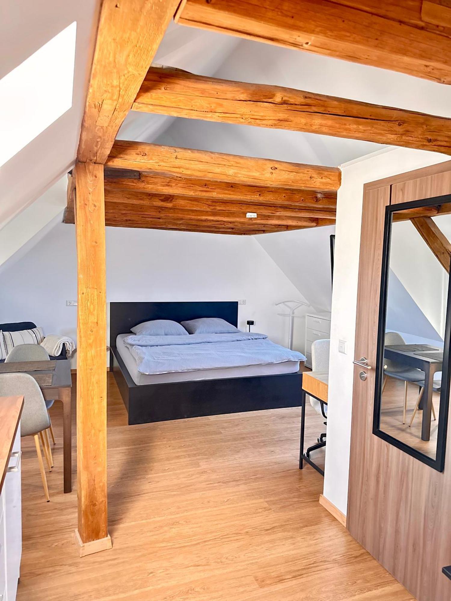 1 Zimmer Wohnung Dg Mit Klimaanlage Und Kleinen Balkon Oedheim Luaran gambar